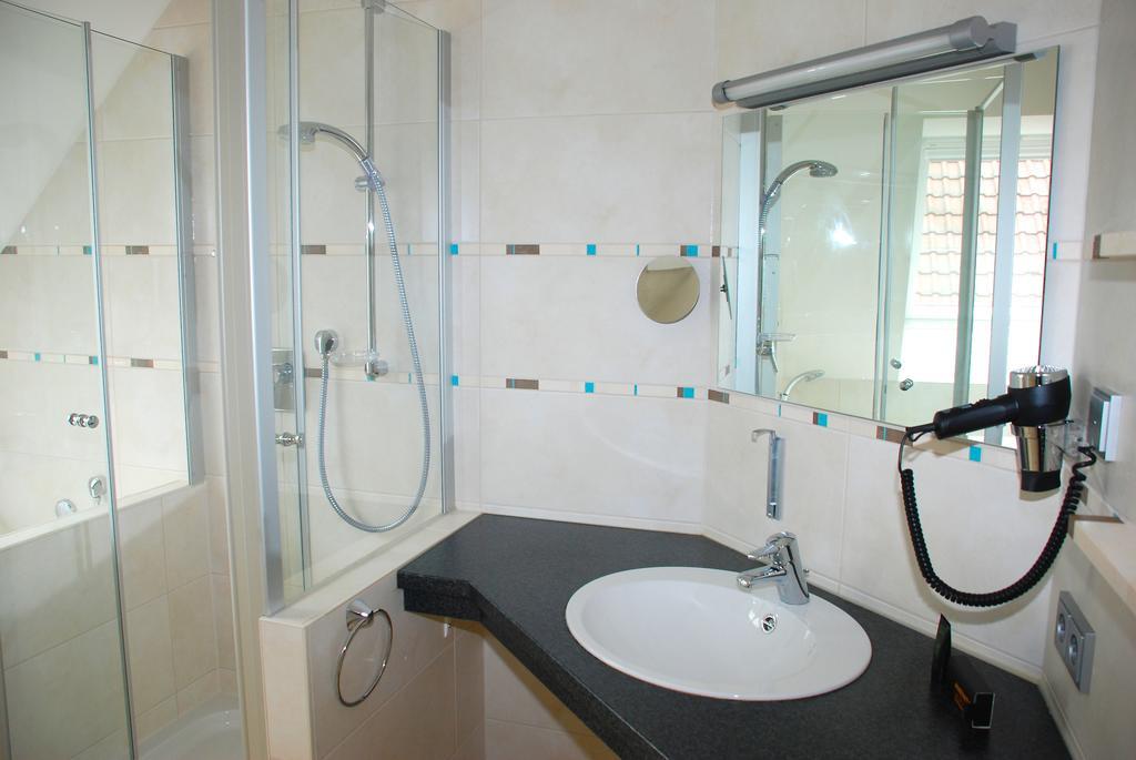 Hezelhof'S Radl-Hotel Wassertruedingen Phòng bức ảnh